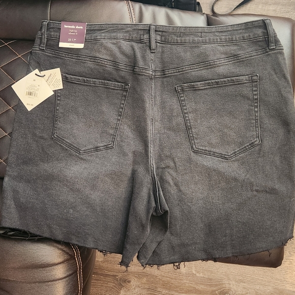 Ava & Viv High Rise Relaxed Fit Black Bermuda Shorts - Picture 3 of 5